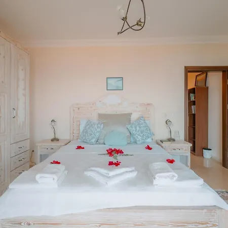 Mandalina, Cukurbag Peninsula-kas Villa