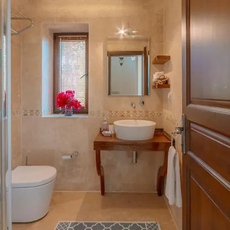 Mandalina, Cukurbag Peninsula-kas Villa *
